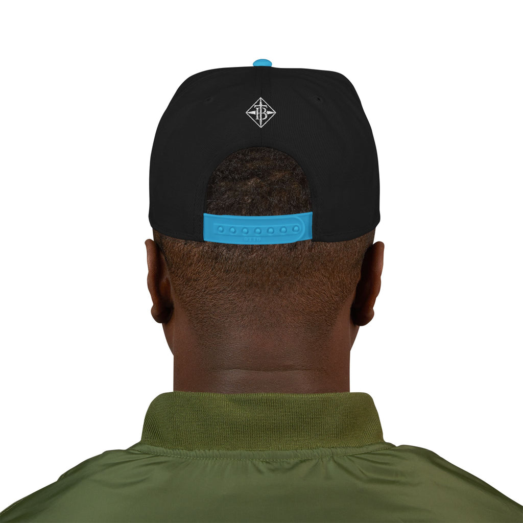 White Embroidered Snapback Cap — Minimal Geometric Logo, Adjustable Flat Brim