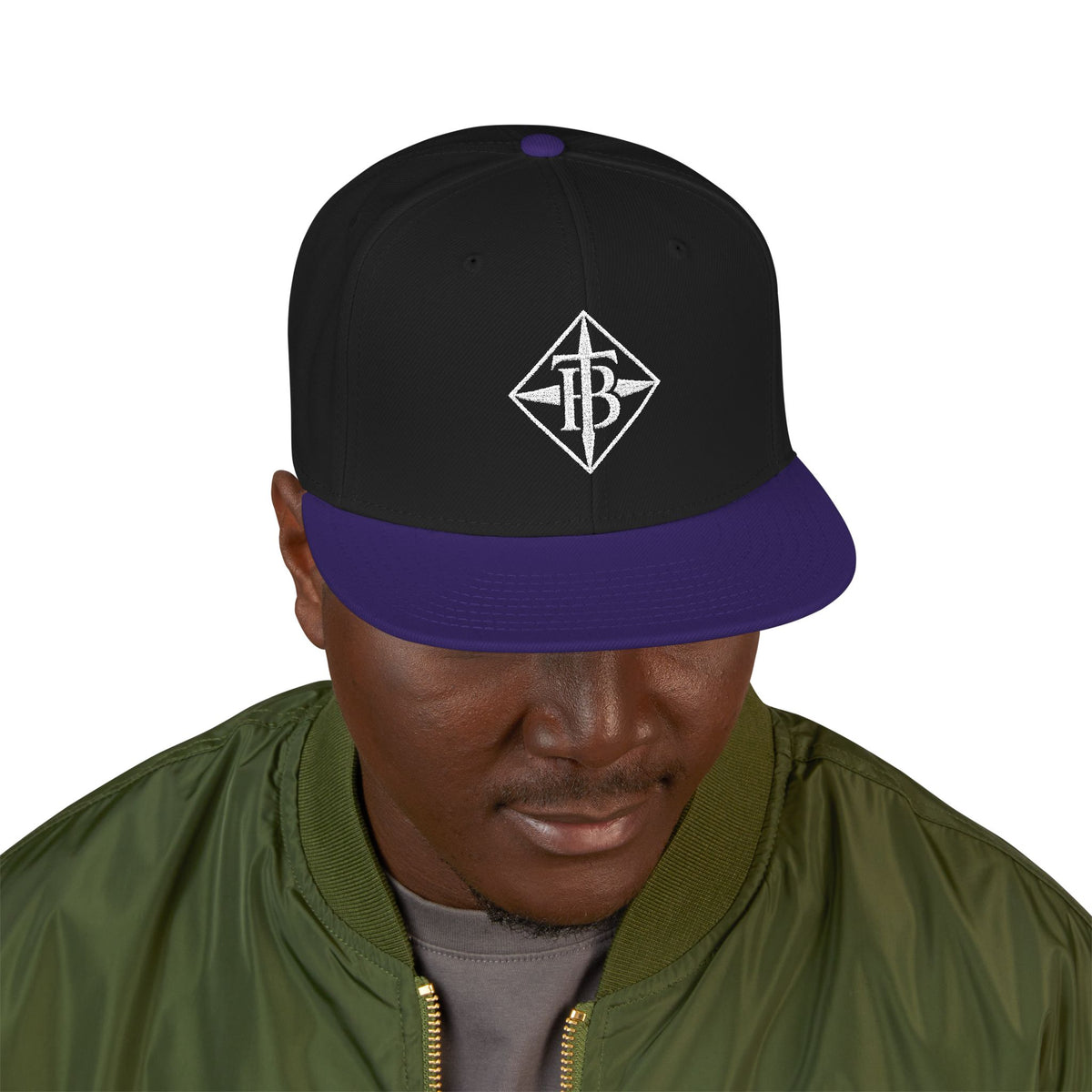 White Embroidered Snapback Cap — Minimal Geometric Logo, Adjustable Flat Brim